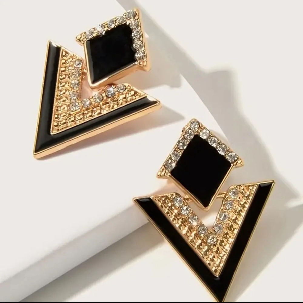 🌻5/$25🌻 Geometric Black and Gold Earrings with Chevron Design